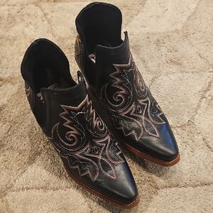 Durango Women's Crush™ Raven Black Western Booties DRD0402 Sz 6.5M